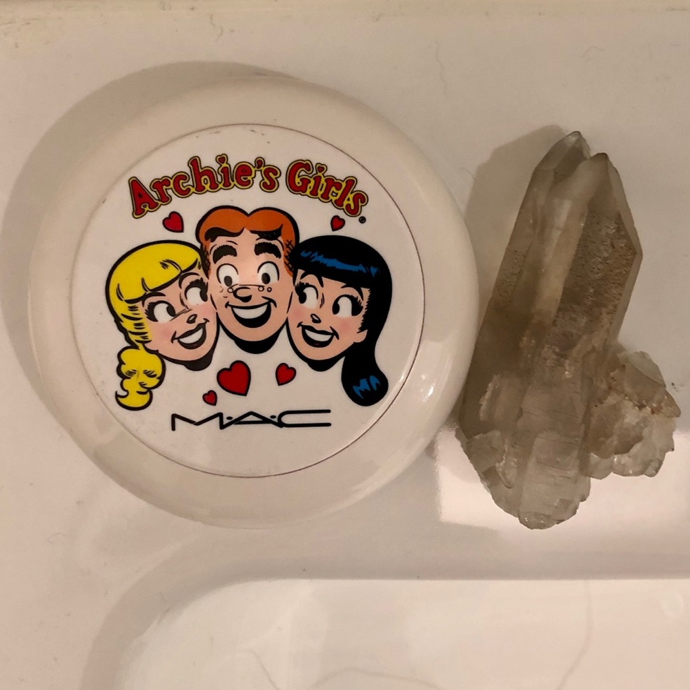 MAC Cosmetics Archie’s Girls ‘Flatter Me’ Powder